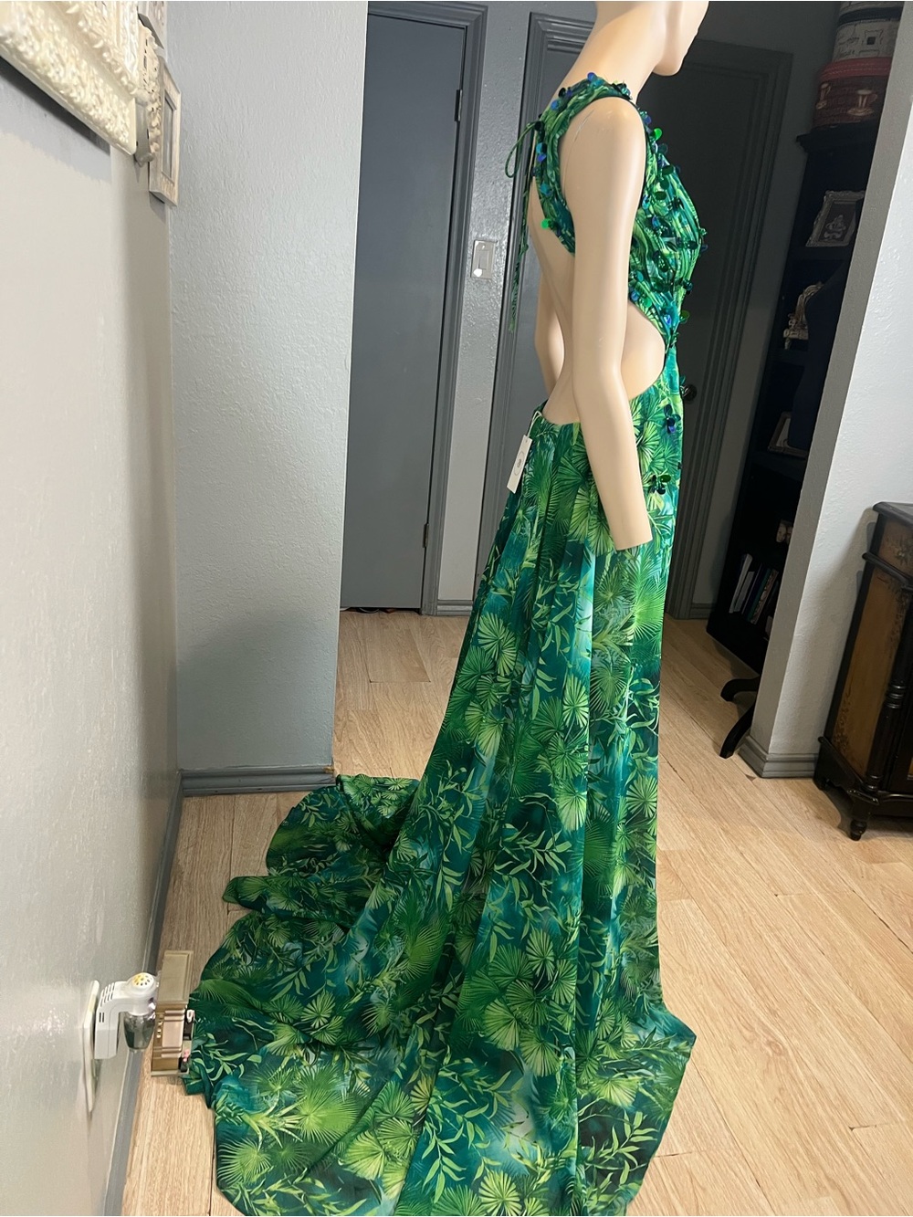 The JLO DRESS!!! Tropical Green Plunging Cutout Gown - Picture 9 of 15